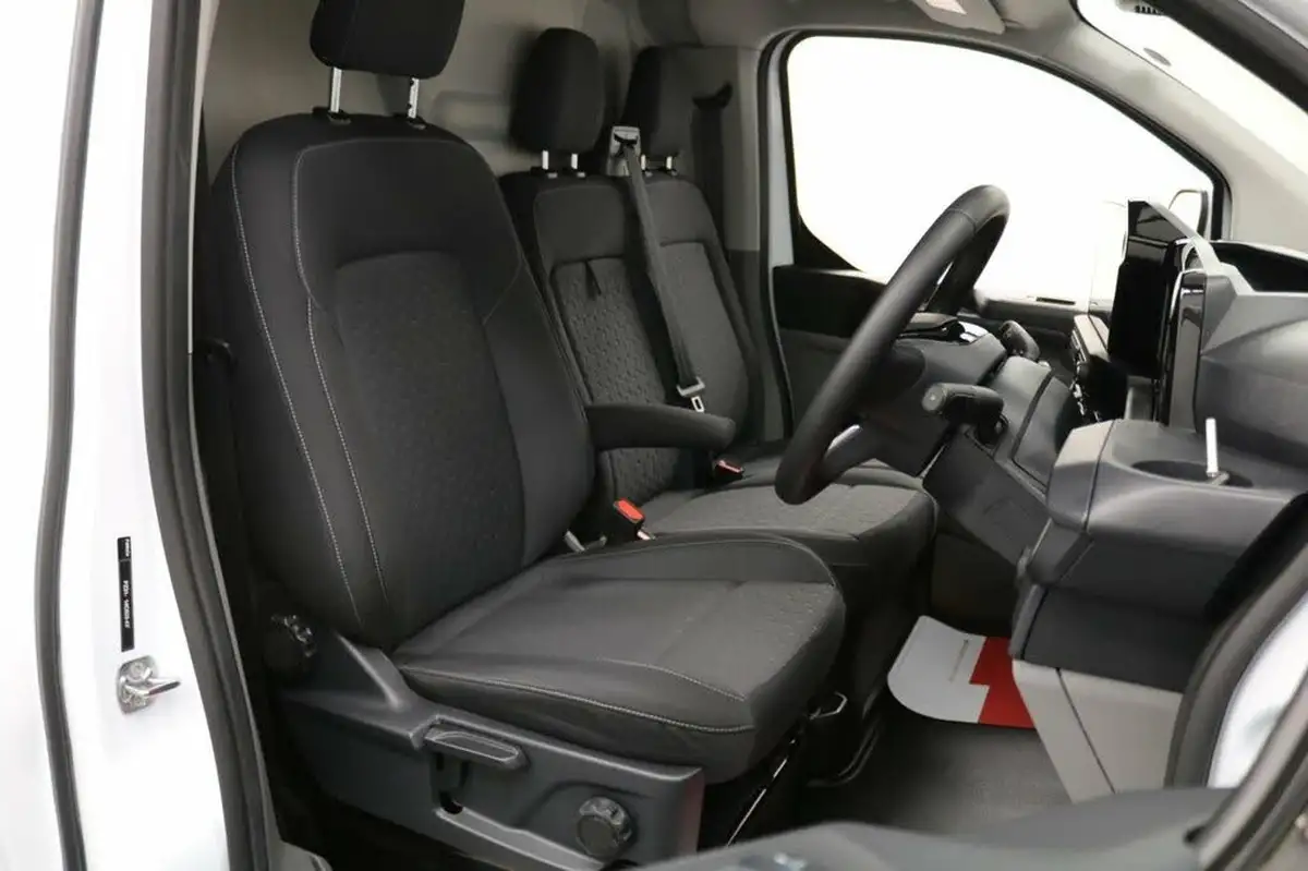 2024-ford-transit-custom-20tdci-320-l2h1-limited-136pseu6e-panel-van-1996cc-auto-big-25