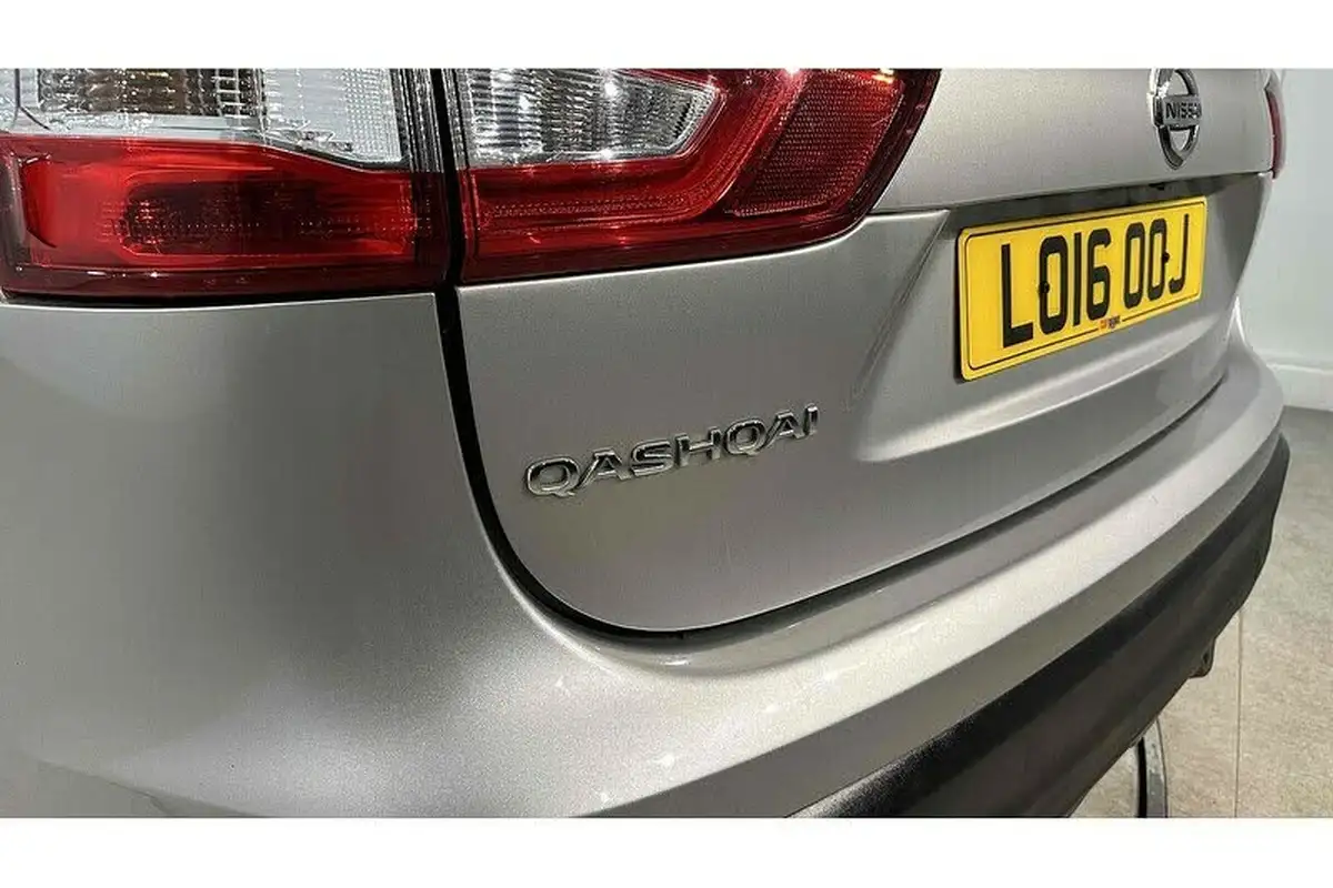 2016-nissan-qashqai-12-dig-t-tekna-xtronic-cvt-big-13