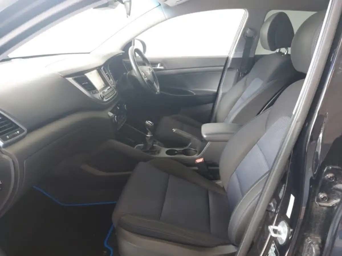 2016-hyundai-tucson-17crdi-blue-drive-se-nav-116ps-big-4