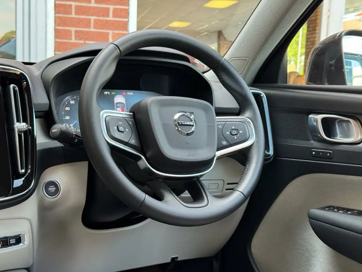 2019-volvo-xc40-20-t4-inscription-awd-big-33