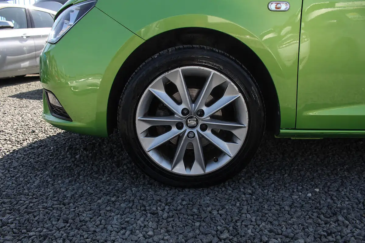 2015-seat-ibiza-14-toca-hatchback-5d-big-13