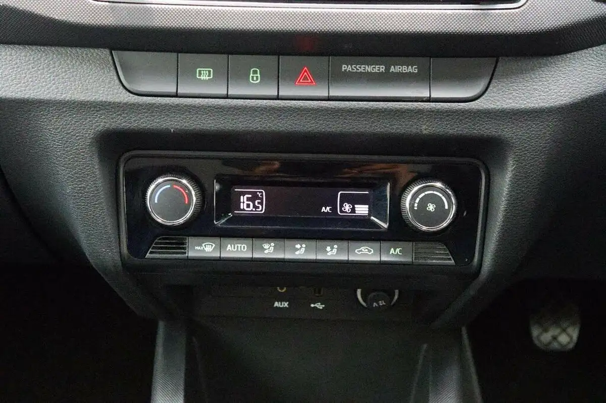 2015-skoda-fabia-12-tsi-se-l-90ps-hatchback-big-20