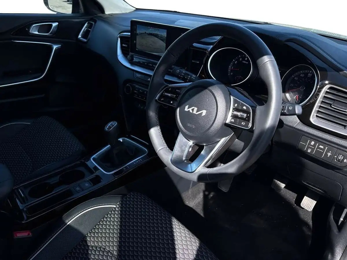 2024-kia-xceed-15-t-gdi-3-big-8