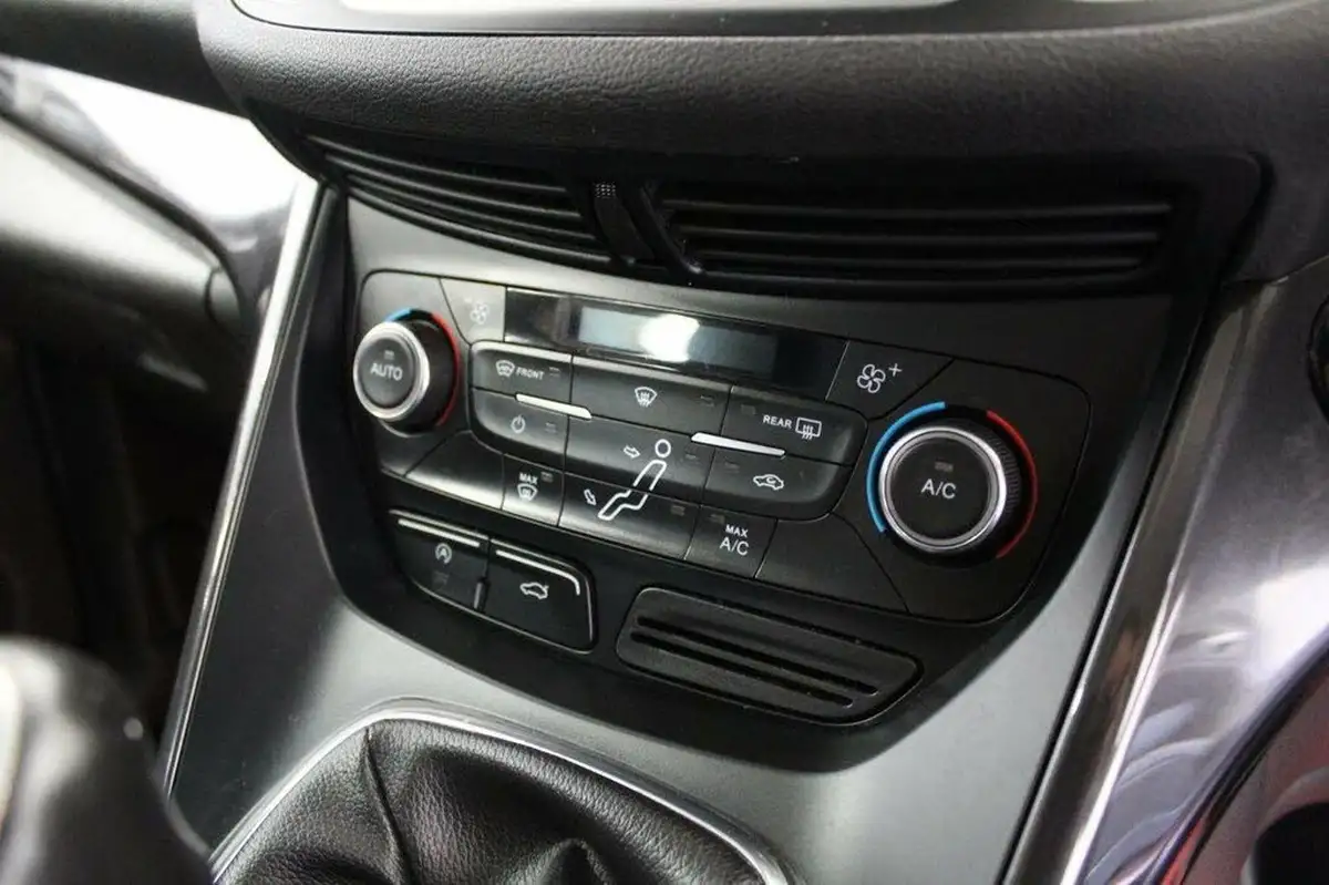 2017-ford-c-max-20tdci-titanium-big-43