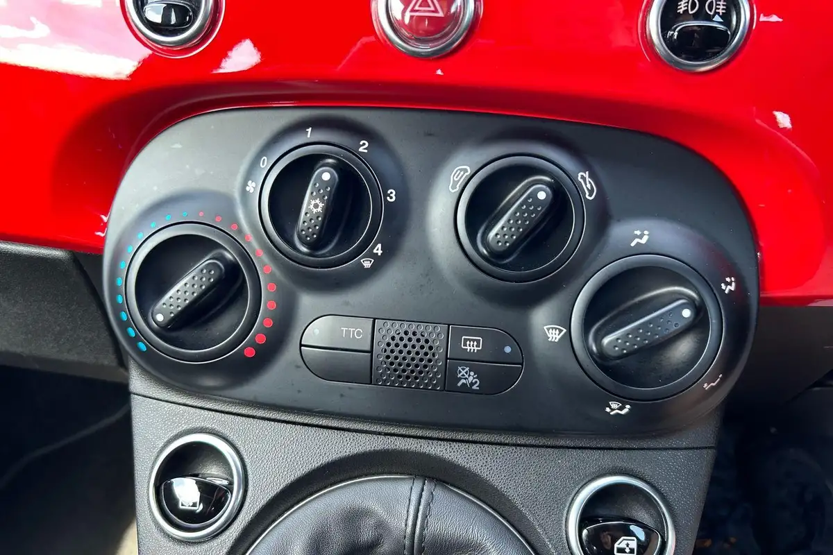 2021-abarth-595-14-tjet-big-11
