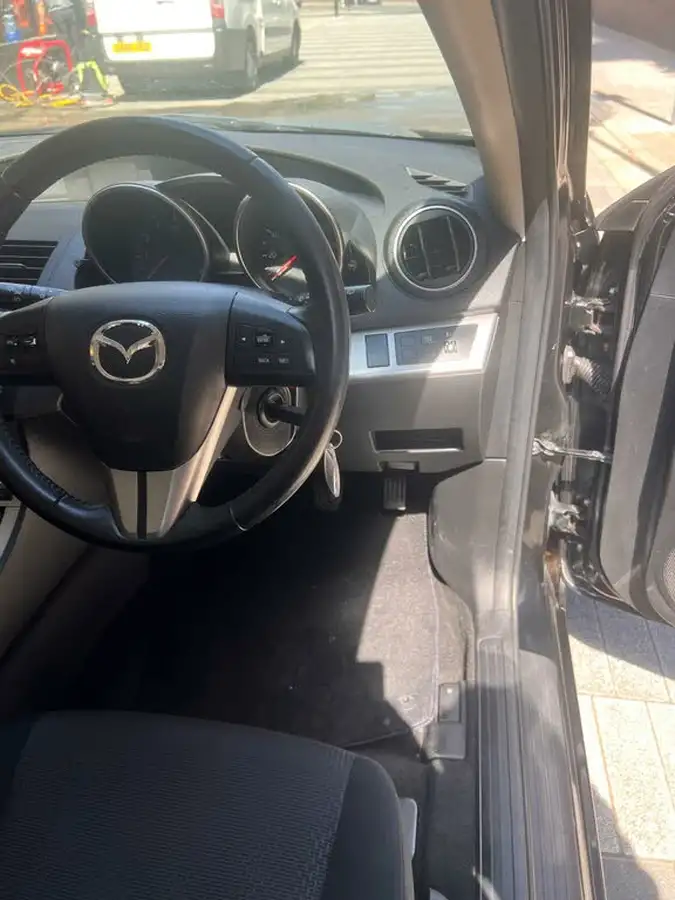 2009-mazda-mazda3-16-ts-hatchback-5d-big-25