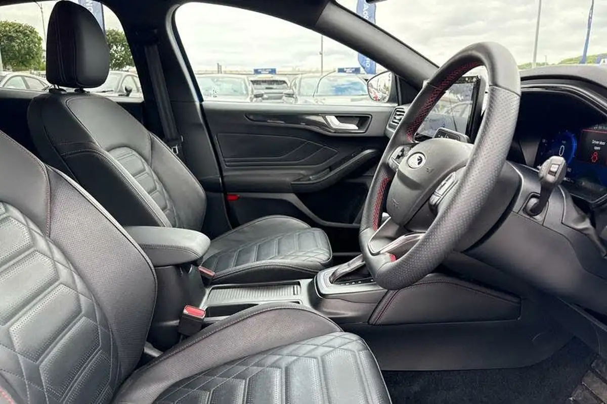 2024-ford-focus-10t-st-line-x-155ps-hatchback-powershift-big-16