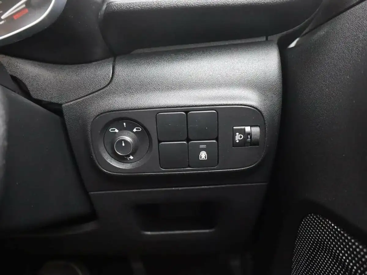 2020-citroen-c3-12-puretech-flair-plus-110ps-eat6-big-35