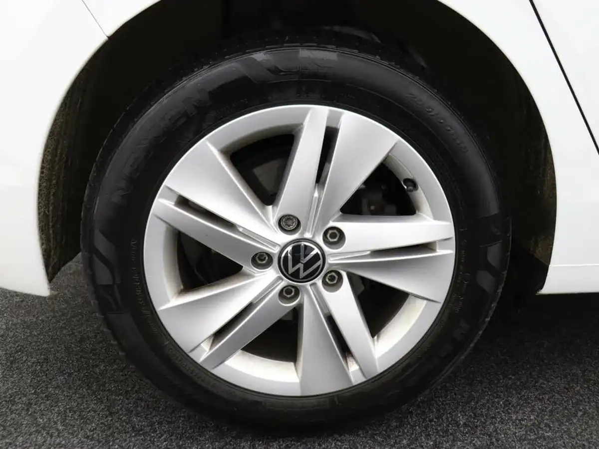 2022-volkswagen-golf-15-tsi-life-150ps-hatchback-big-6