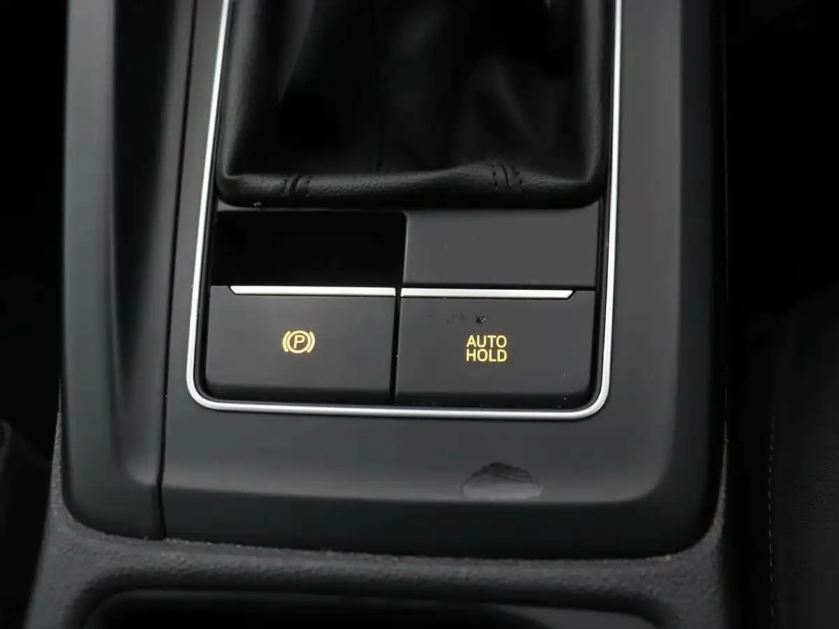 2022-volkswagen-golf-15-tsi-life-150ps-hatchback-big-30