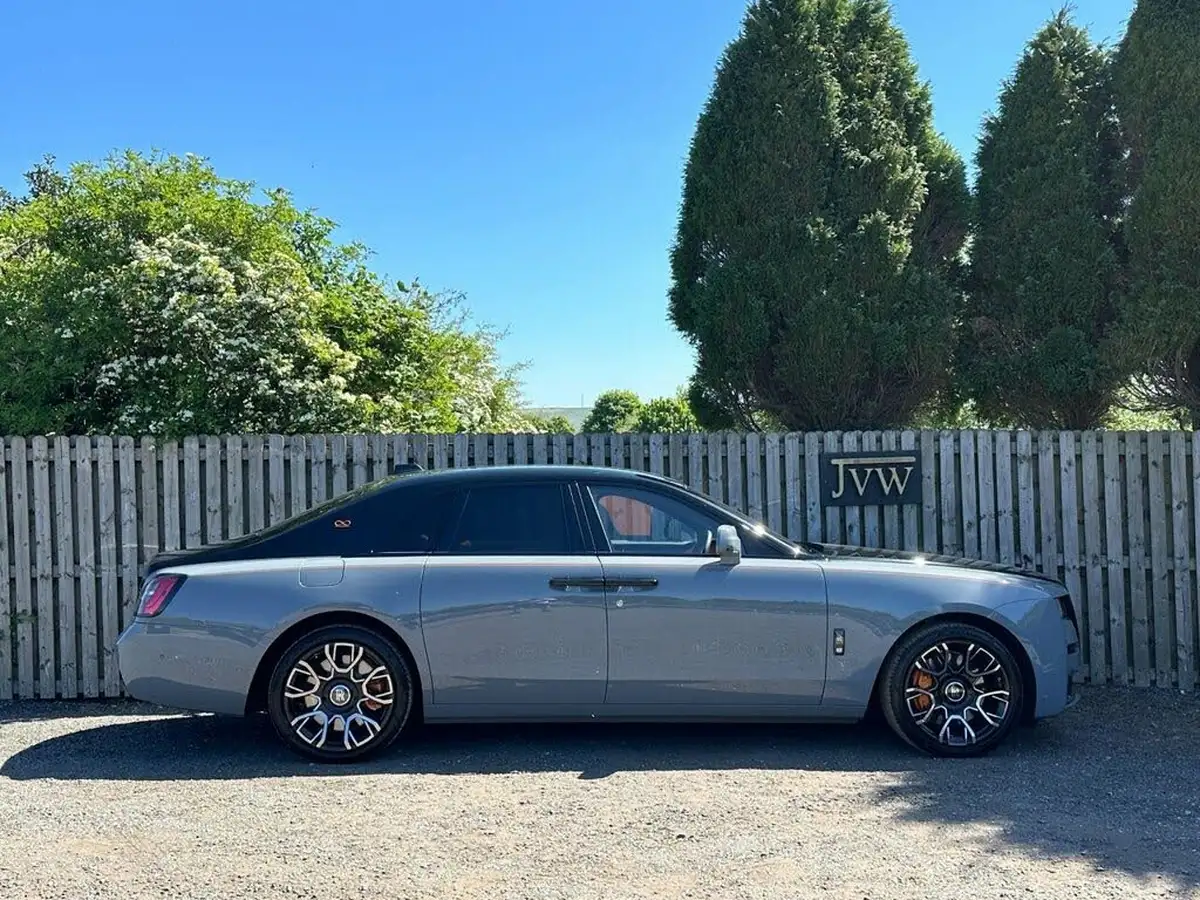 2023-rolls-royce-ghost-675-black-badge-big-3