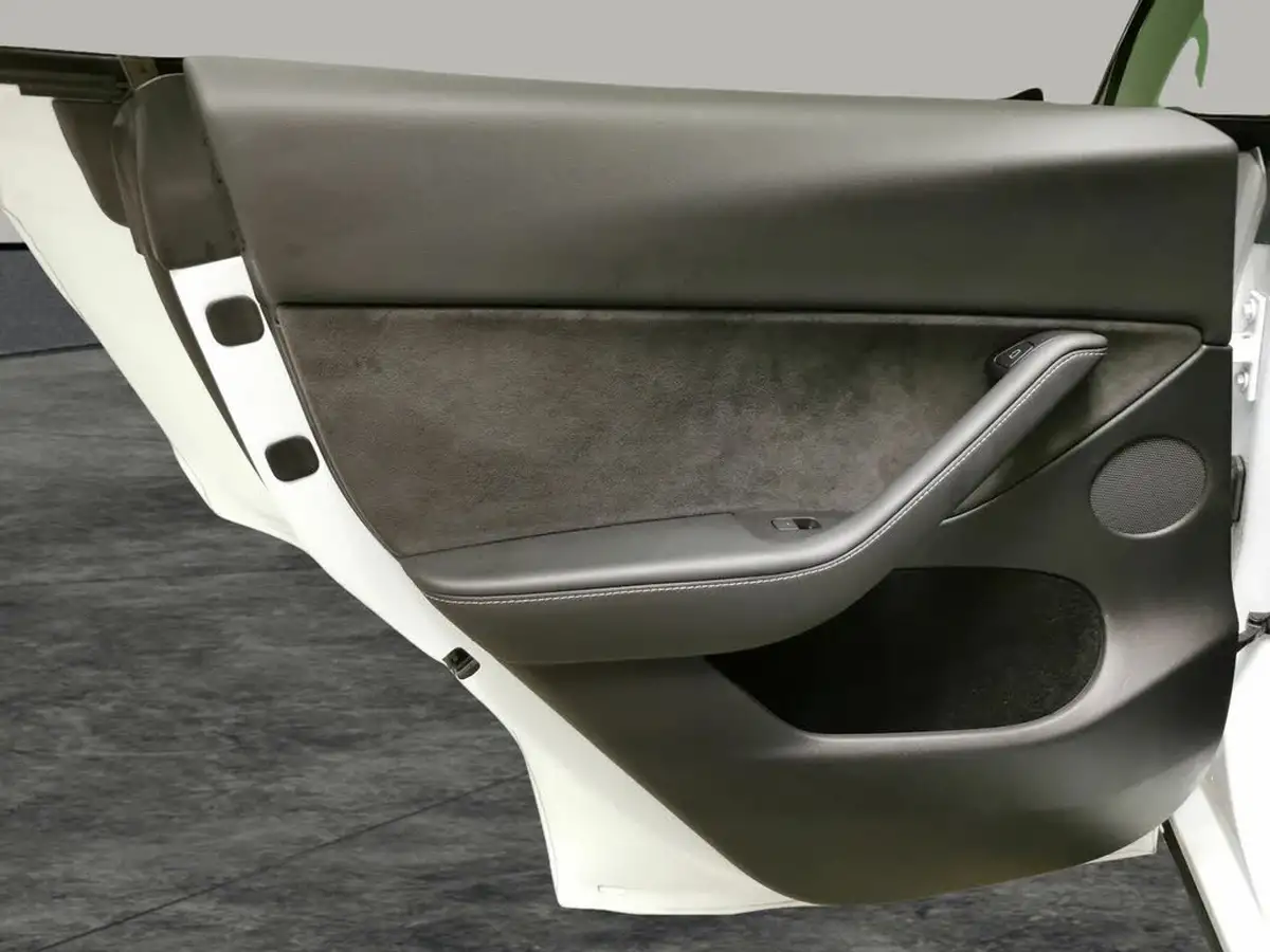 2023-tesla-model-y-e-rwd-big-38
