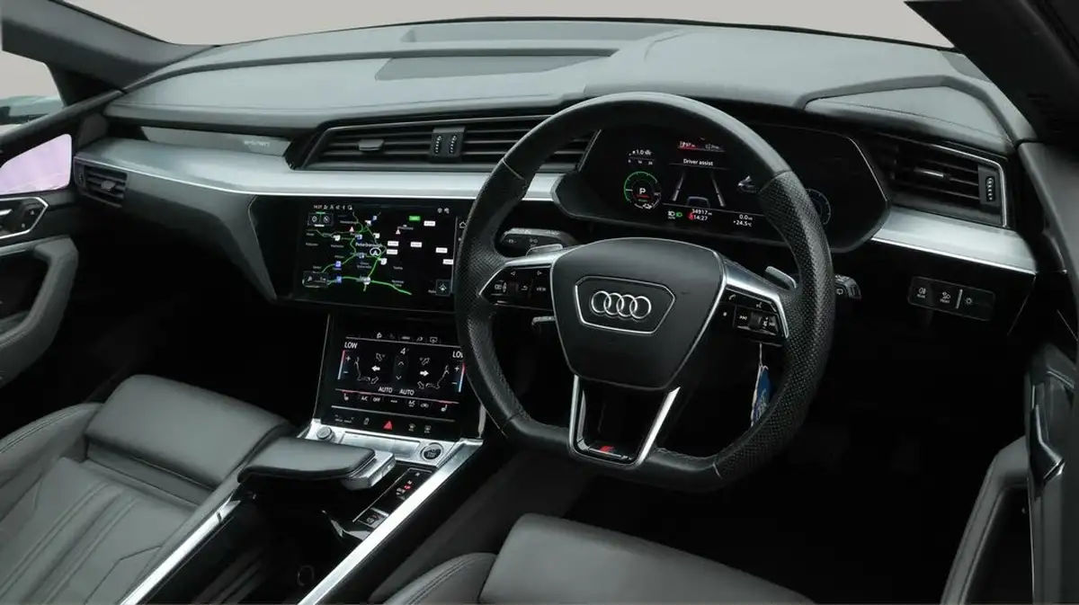 2022-audi-e-tron-50e-black-edition-station-wagon-big-9