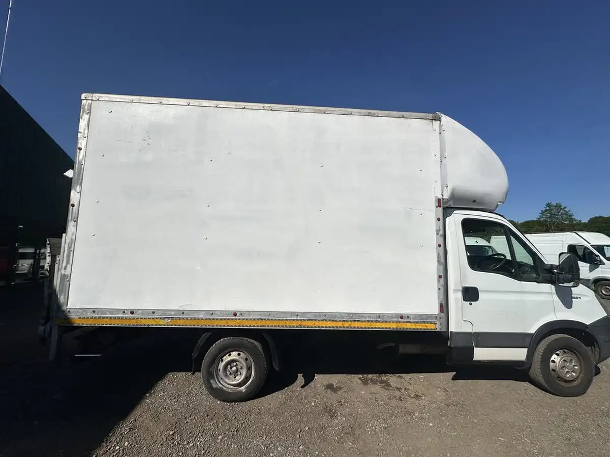 2010-iveco-daily-s-class-23td-35s11-mwb-chassis-cab-big-4