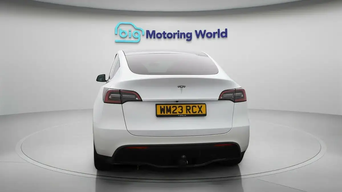 2023-tesla-model-y-e-rwd-big-6