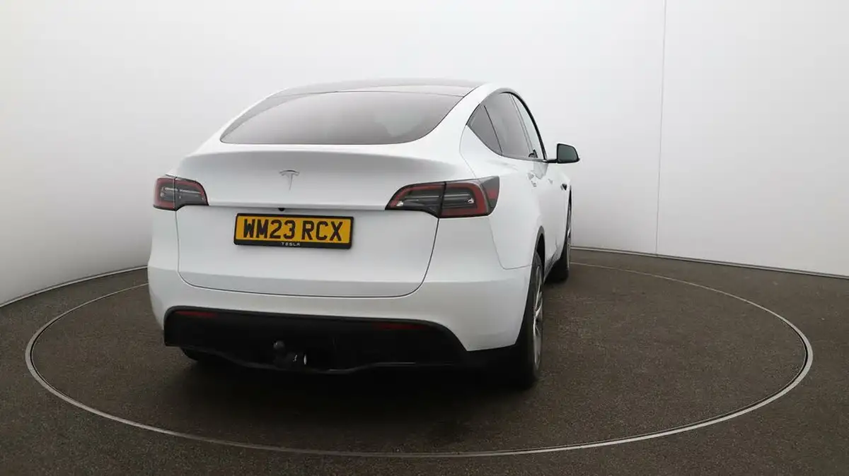2023-tesla-model-y-e-rwd-big-54