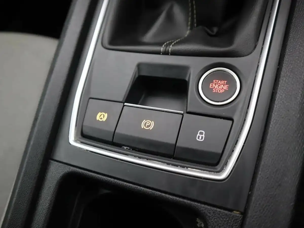 2024-seat-leon-big-18