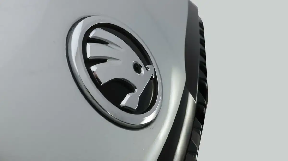 2021-skoda-octavia-20tdi-vrs-estate-big-22