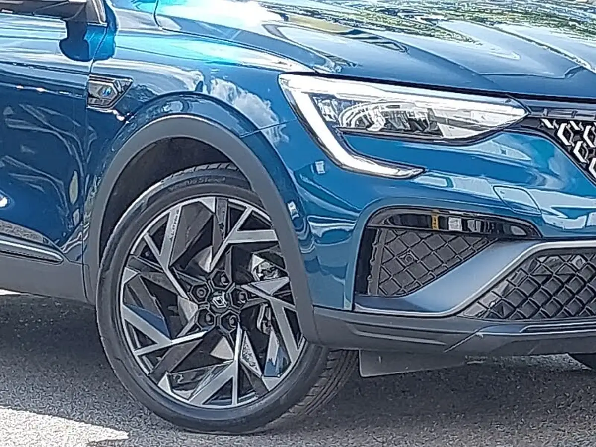 2024-renault-arkana-16-esprit-alpine-big-8
