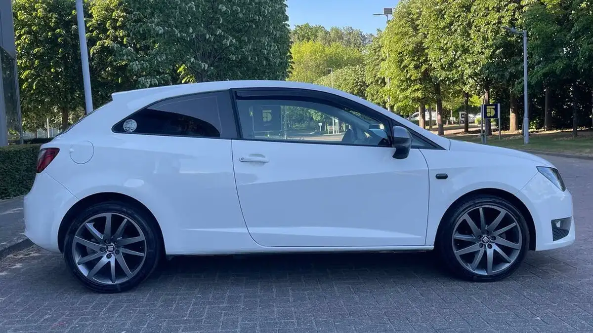 2015-seat-ibiza-12-fr-sportcoupe-3d-big-8
