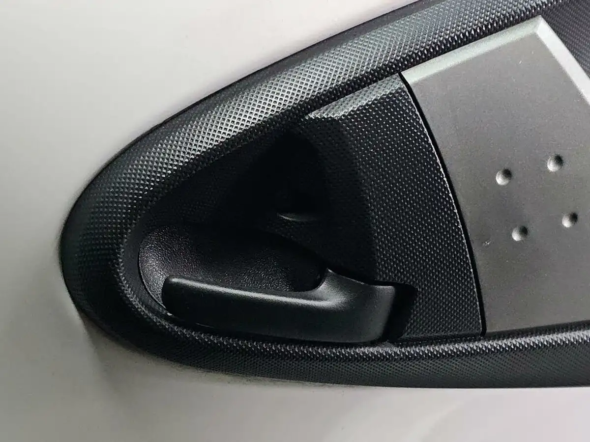 2013-toyota-aygo-10-aygo-fire-5d-big-27