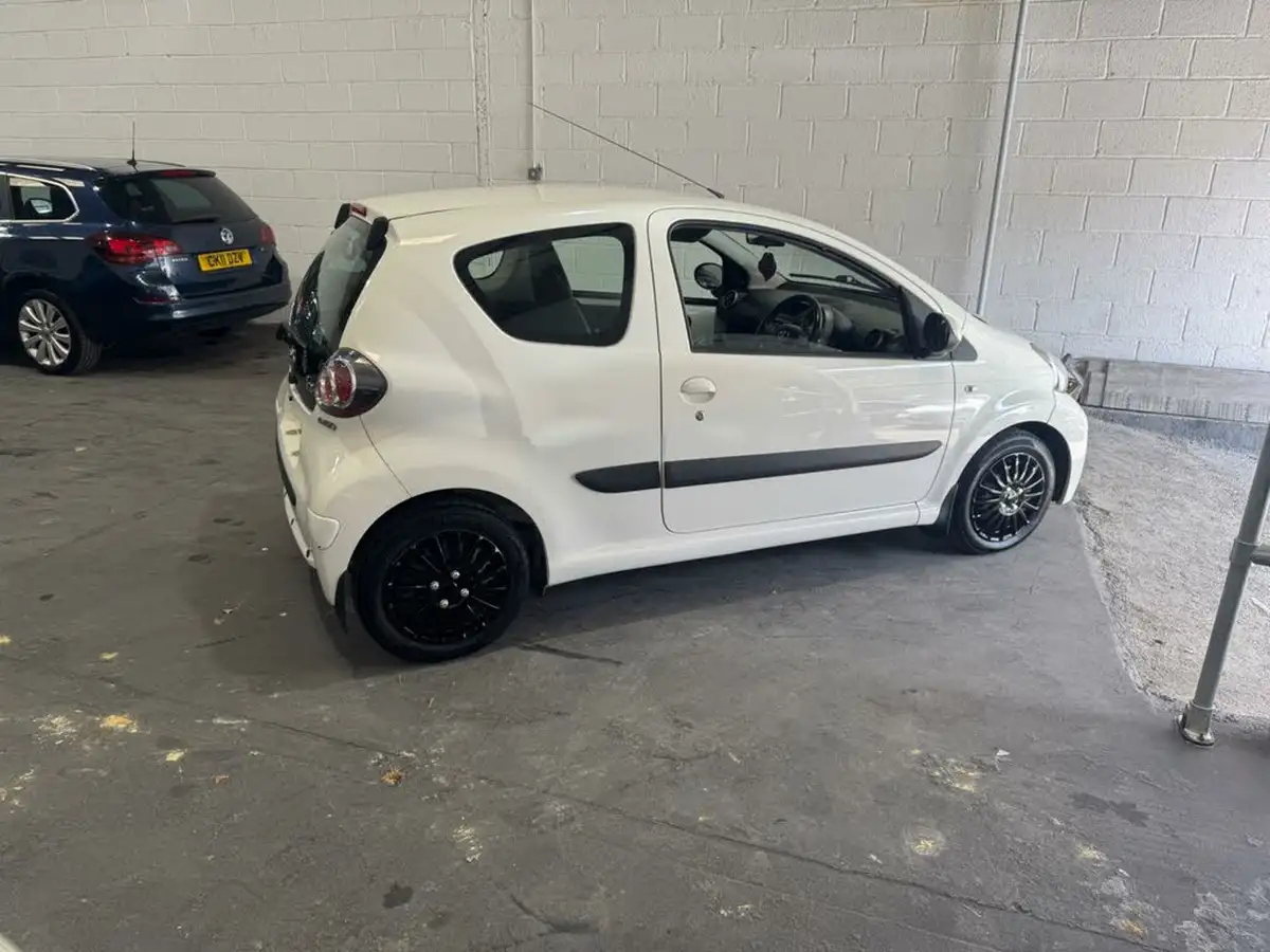 2013-toyota-aygo-10-aygo-ice-3d-big-11