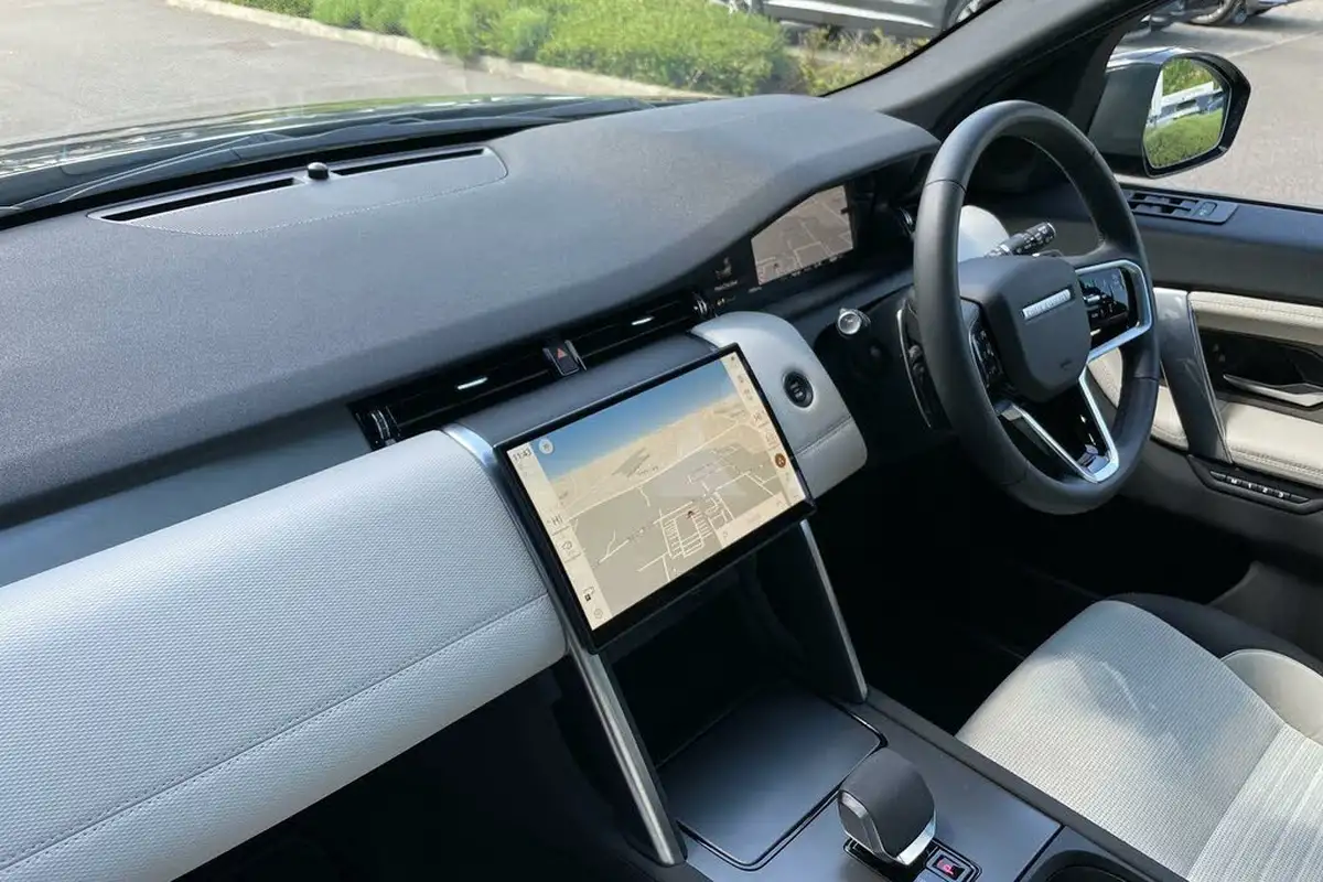 2024-land-rover-discovery-sport-15-p300e-dynamic-se-big-43