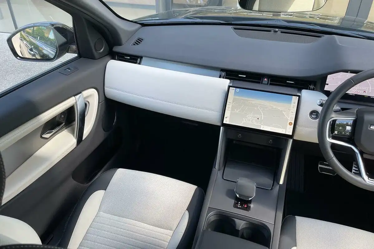 2024-land-rover-discovery-sport-15-p300e-dynamic-se-big-15