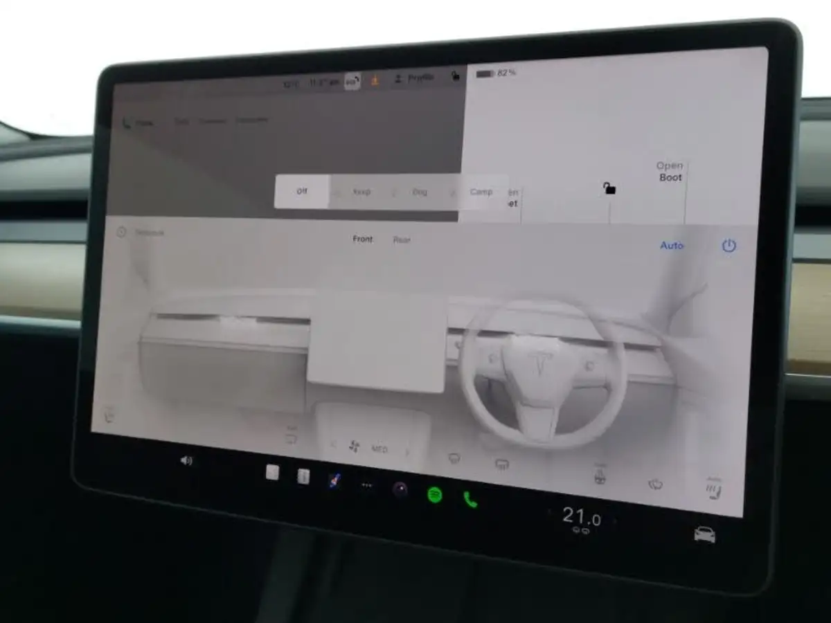 2022-tesla-model-3-e-long-range-big-15