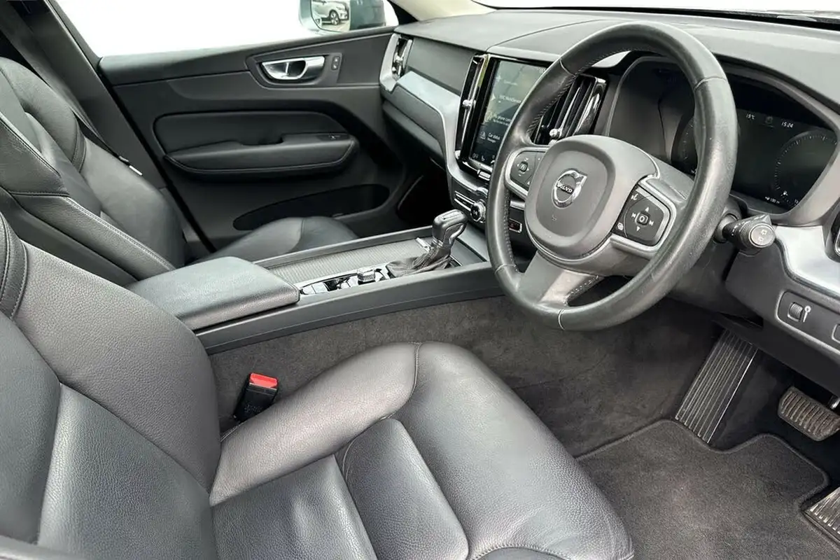 2020-volvo-xc60-20td-d4-momentum-big-9