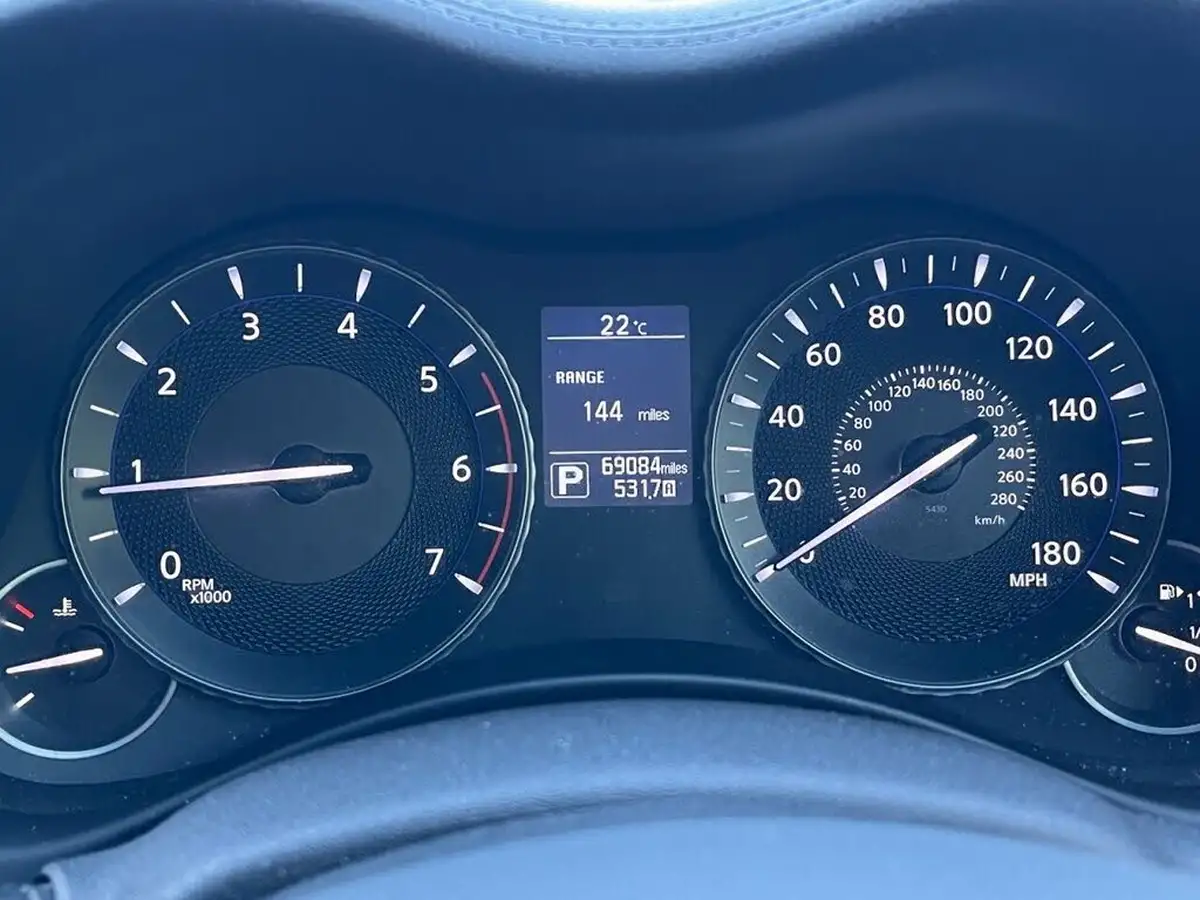 2017-infiniti-q70-22td-premium-big-12
