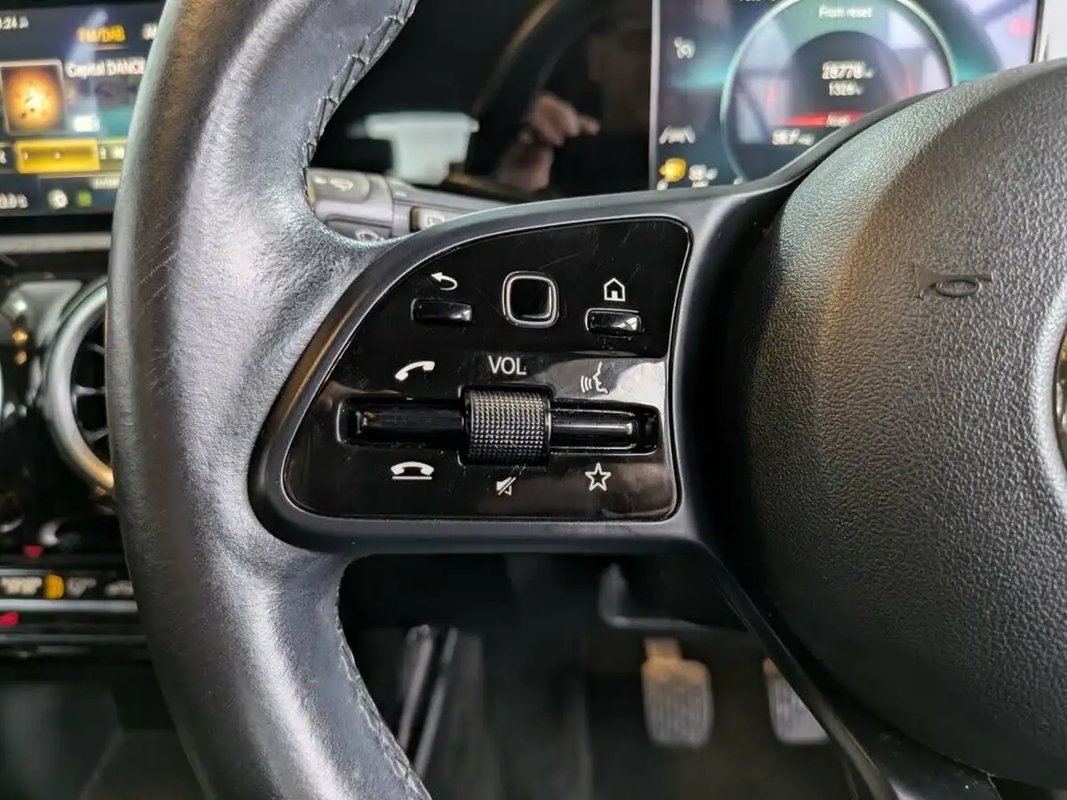 2019-mercedes-benz-a-class-13-a180-se-big-22