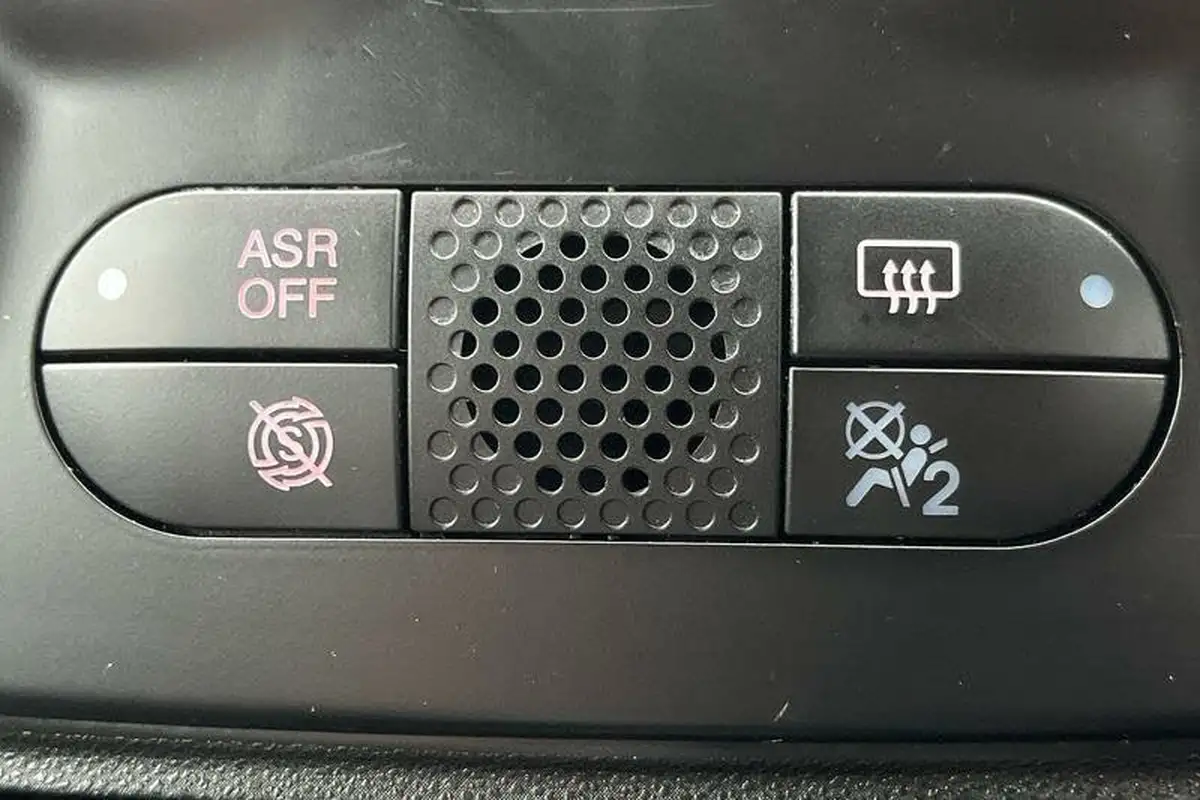 2019-fiat-500-12-sport-big-31