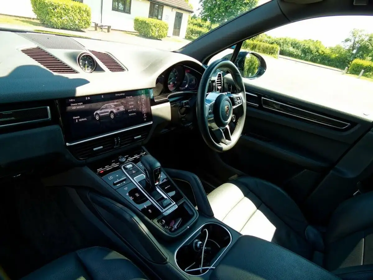 2018-porsche-cayenne-30-v6-e-hybrid-big-30