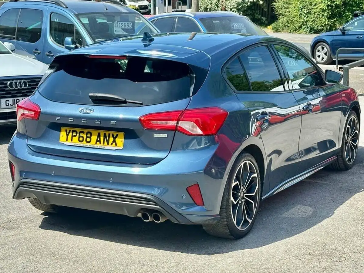 2018-ford-focus-10t-st-line-x-125ps-hatchback-big-3