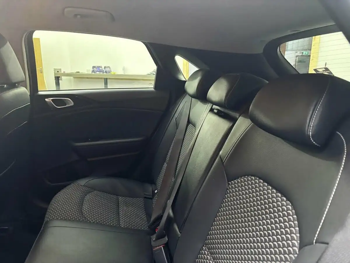 2022-kia-ceed-15-t-gdi-3-hatchback-big-30