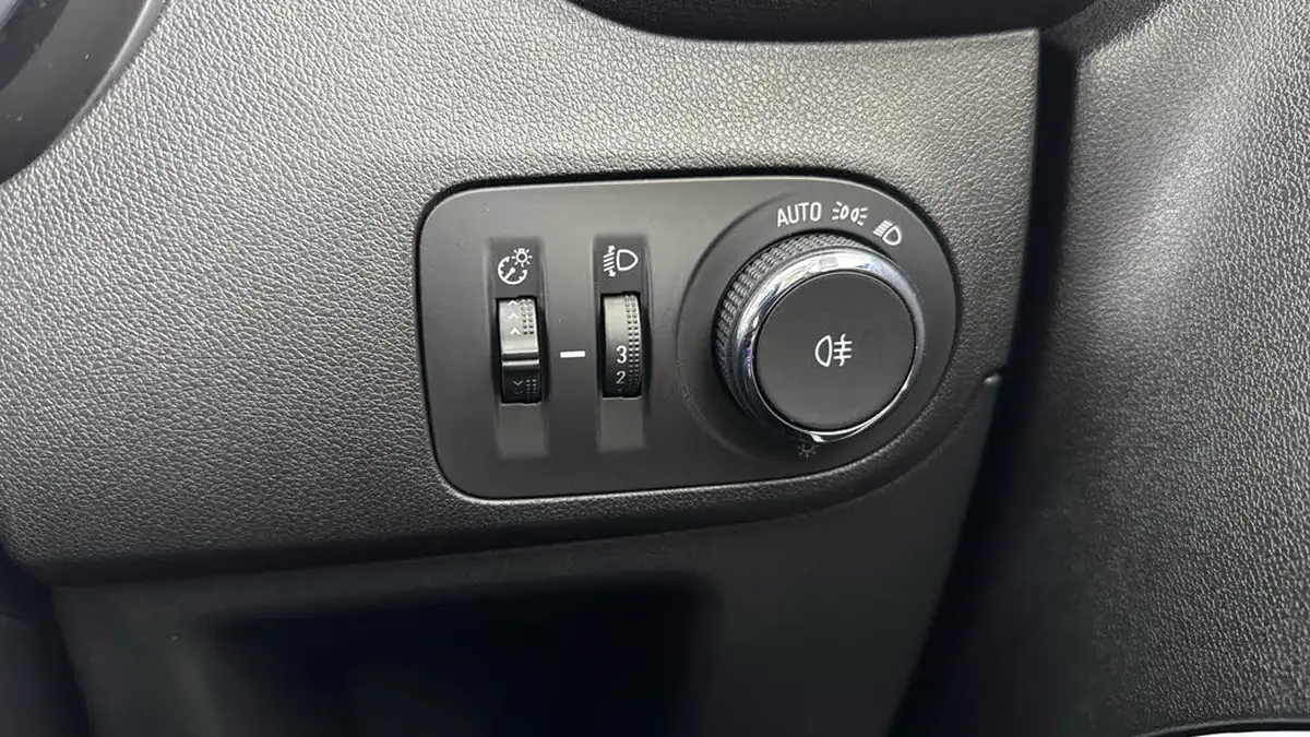 2020-vauxhall-crossland-x-12-sri-nav-110ps-big-21
