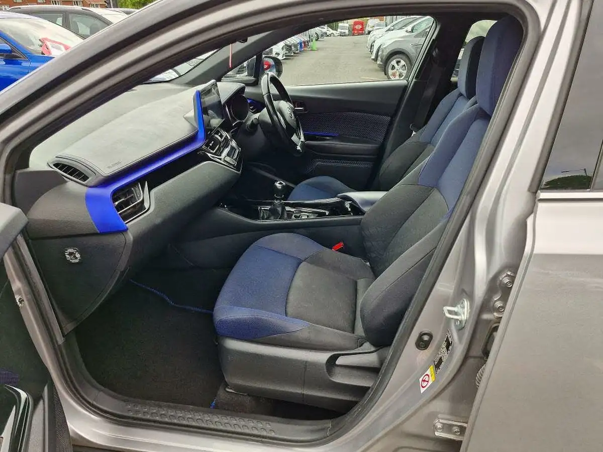 2017-toyota-c-hr-12-dynamic-big-22
