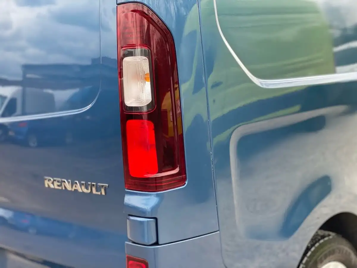 2021-renault-trafic-20dci-sl28-energy-120-sport-non-nav-big-25
