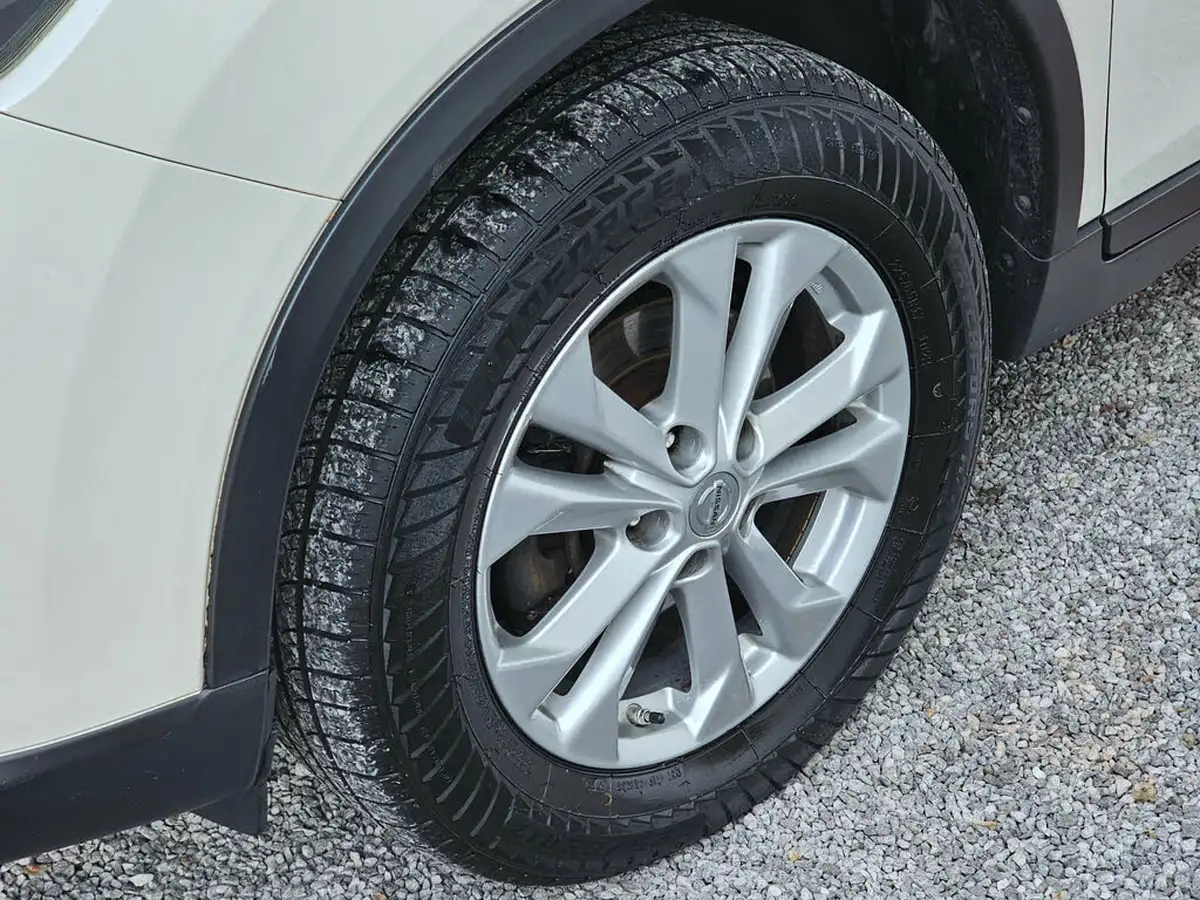 2015-nissan-x-trail-20td-acenta-big-17