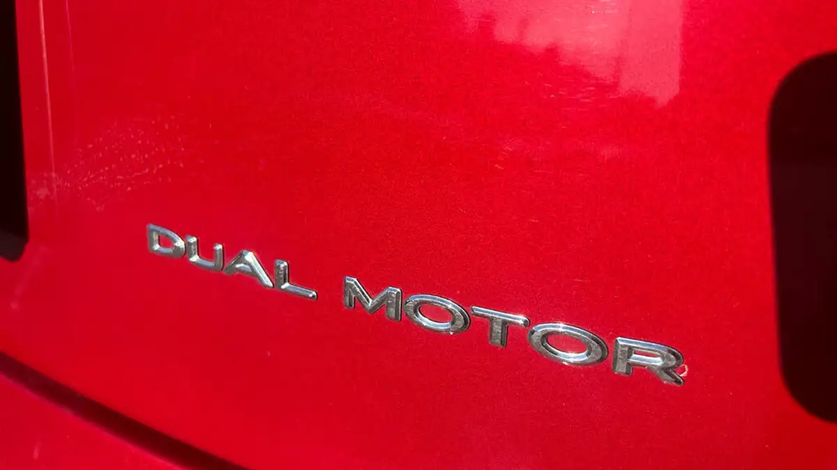 2020-tesla-model-3-e-long-range-big-27