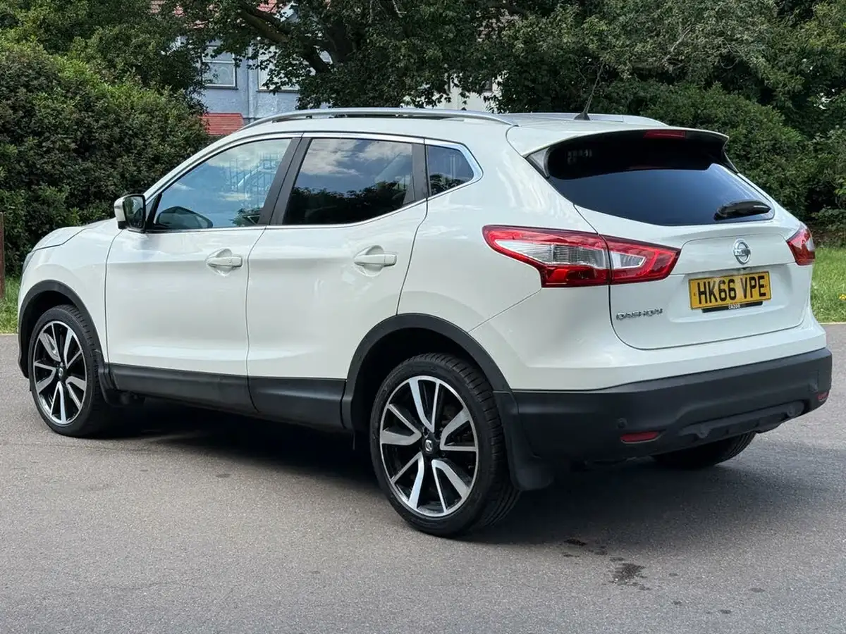 2017-nissan-qashqai-12-dig-t-tekna-xtronic-cvt-big-6