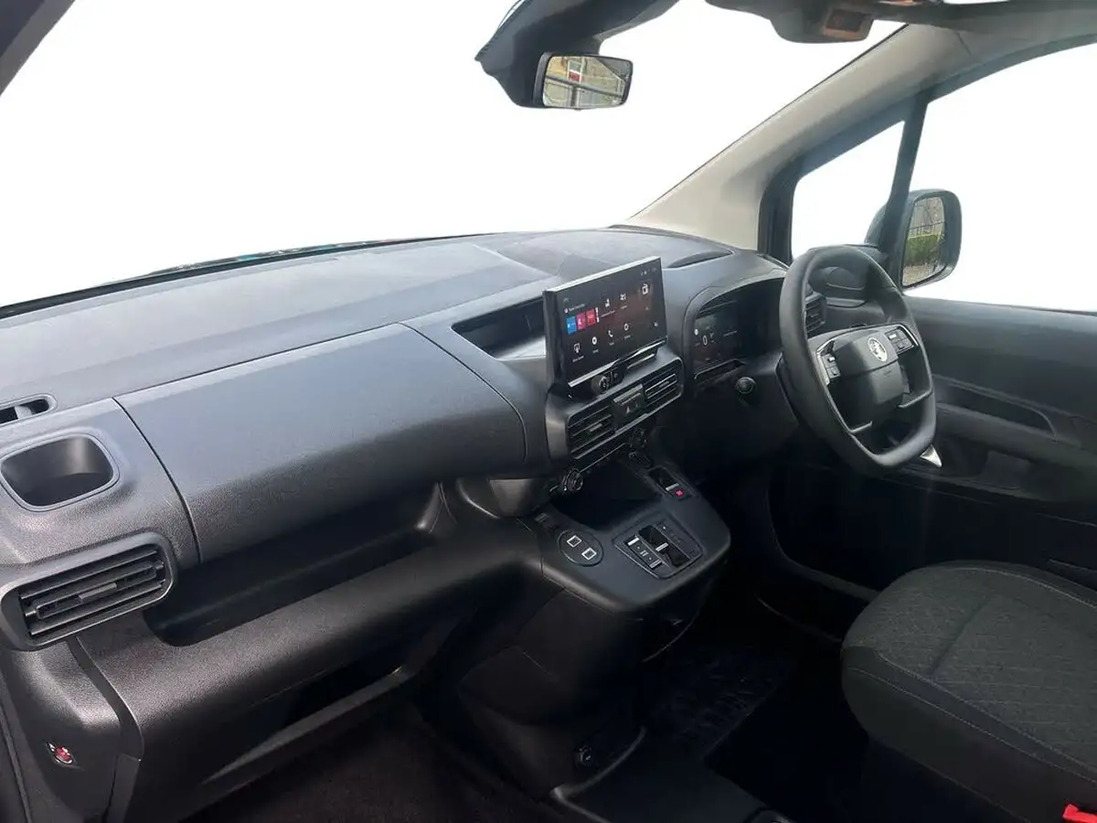 2024-vauxhall-combo-life-e-design-xl-big-6