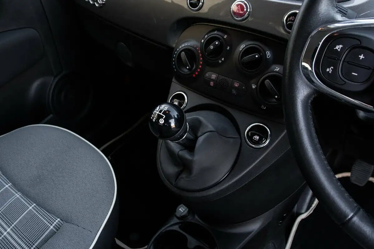 2019-fiat-500c-12-lounge-ss-big-34
