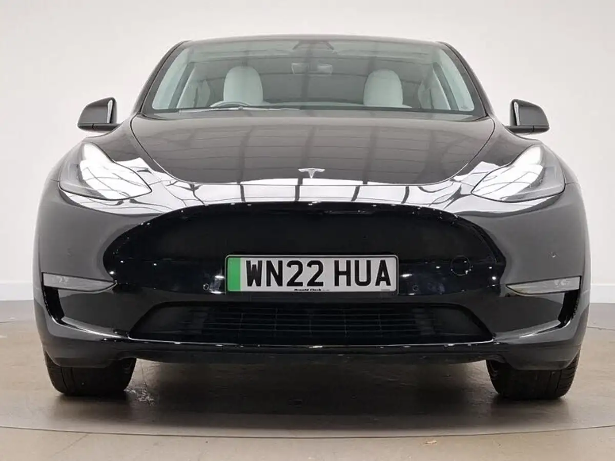 2022-tesla-model-y-e-long-range-big-11