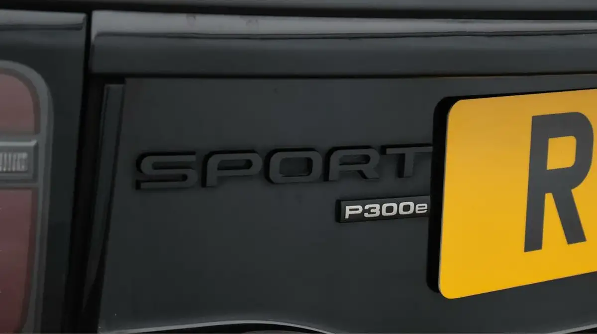 2022-land-rover-discovery-sport-15-p300e-r-dynamic-hse-big-22
