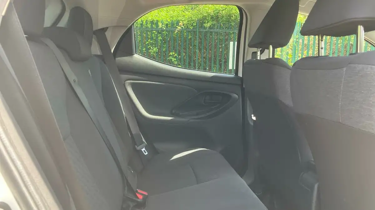 2021-toyota-yaris-15-vvt-i-design-big-11