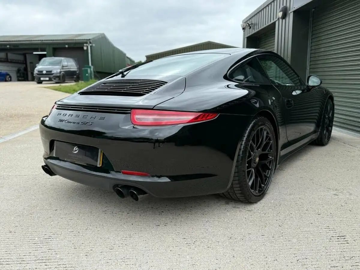 2015-porsche-911-38-carrera-gts-coupe-big-27