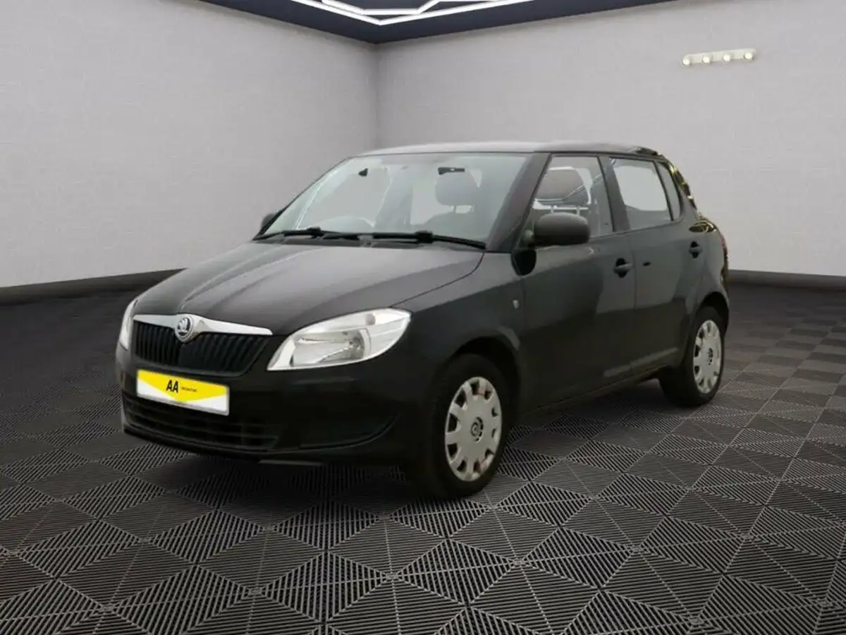 2013-skoda-fabia-12-12v-s-hatchback-1198cc-big-1