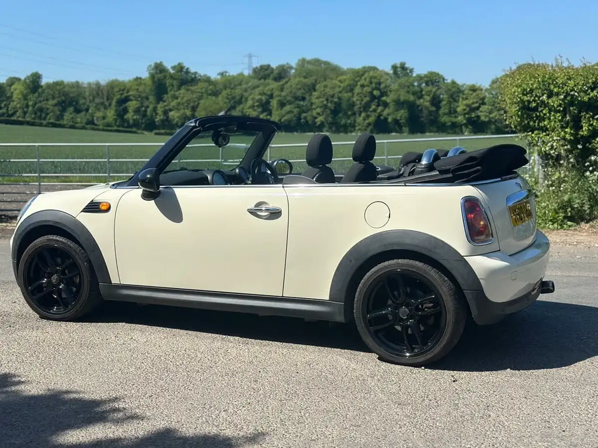 2009-mini-cooper-16-cooper-120bhp-convertible-2d-big-15